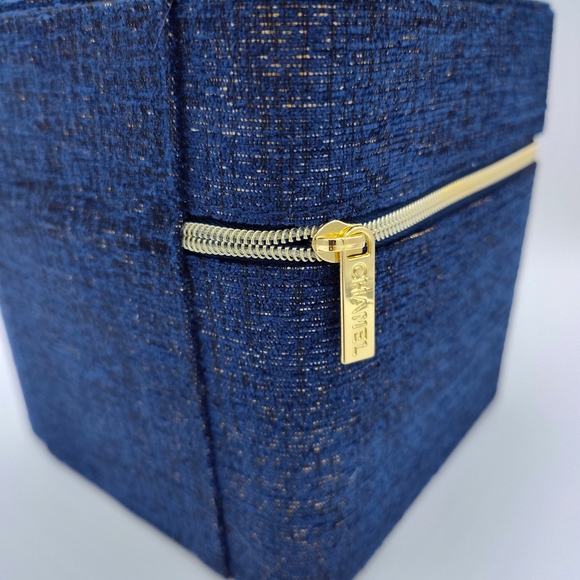 CHANEL Beauté Blue Tweed Vanity Cosmetic Train Case Zippered Beauty Organizer - Picture 7 of 13